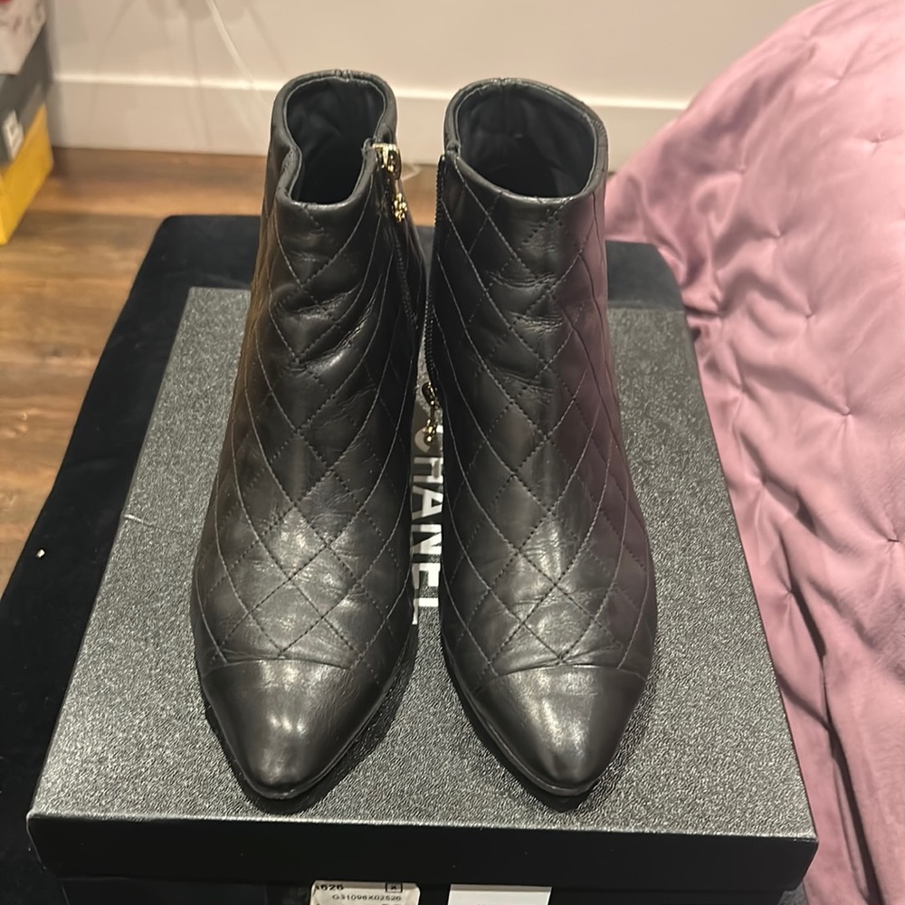 PERFECT CHRISTMAS GIFT. CHANEL BOOTS